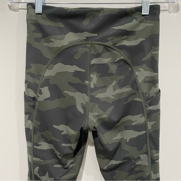 ATHLETA Ultimate Camo 7/8 Tight Leggings Olive Stash Pockets Active Size Small - Picture 9 of 16